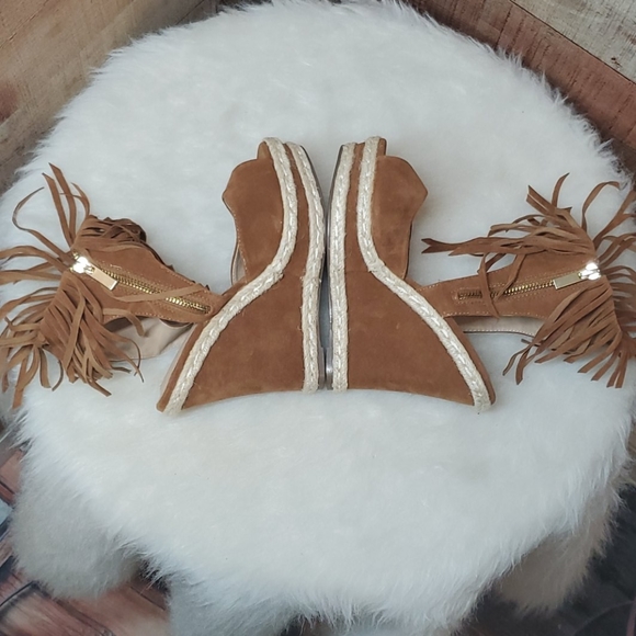 Mark Fringe Wedges - Picture 7 of 9